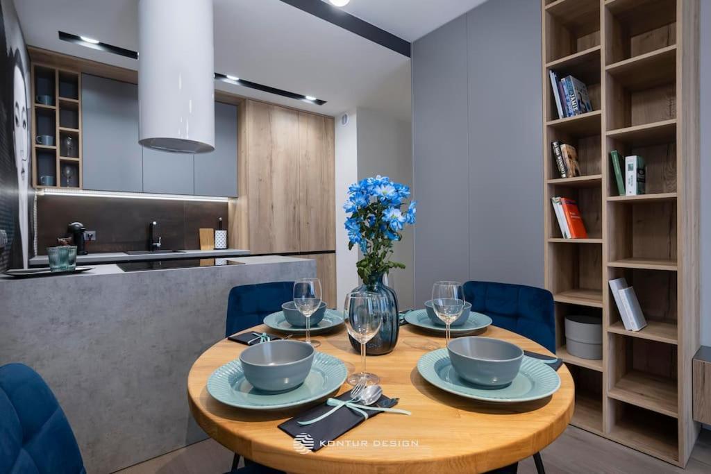 Of The Kings- Szafir Apartment