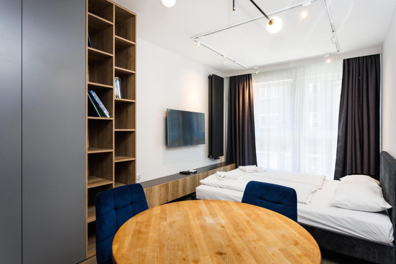 Of The Kings- Szafir Apartment